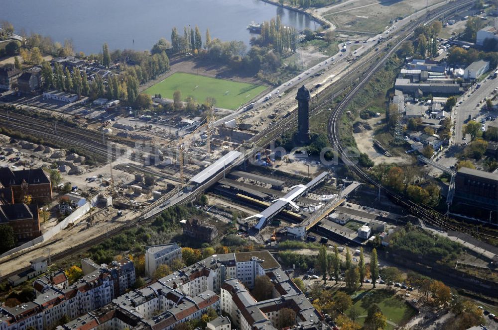 Luftaufnahme Berlin - Um- und Neubau des Berliner S-Bahnhofs Ostkreuz