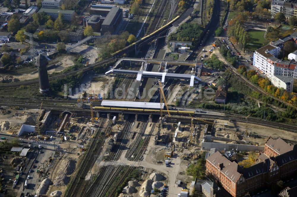 Luftbild Berlin - Um- und Neubau des Berliner S-Bahnhofs Ostkreuz