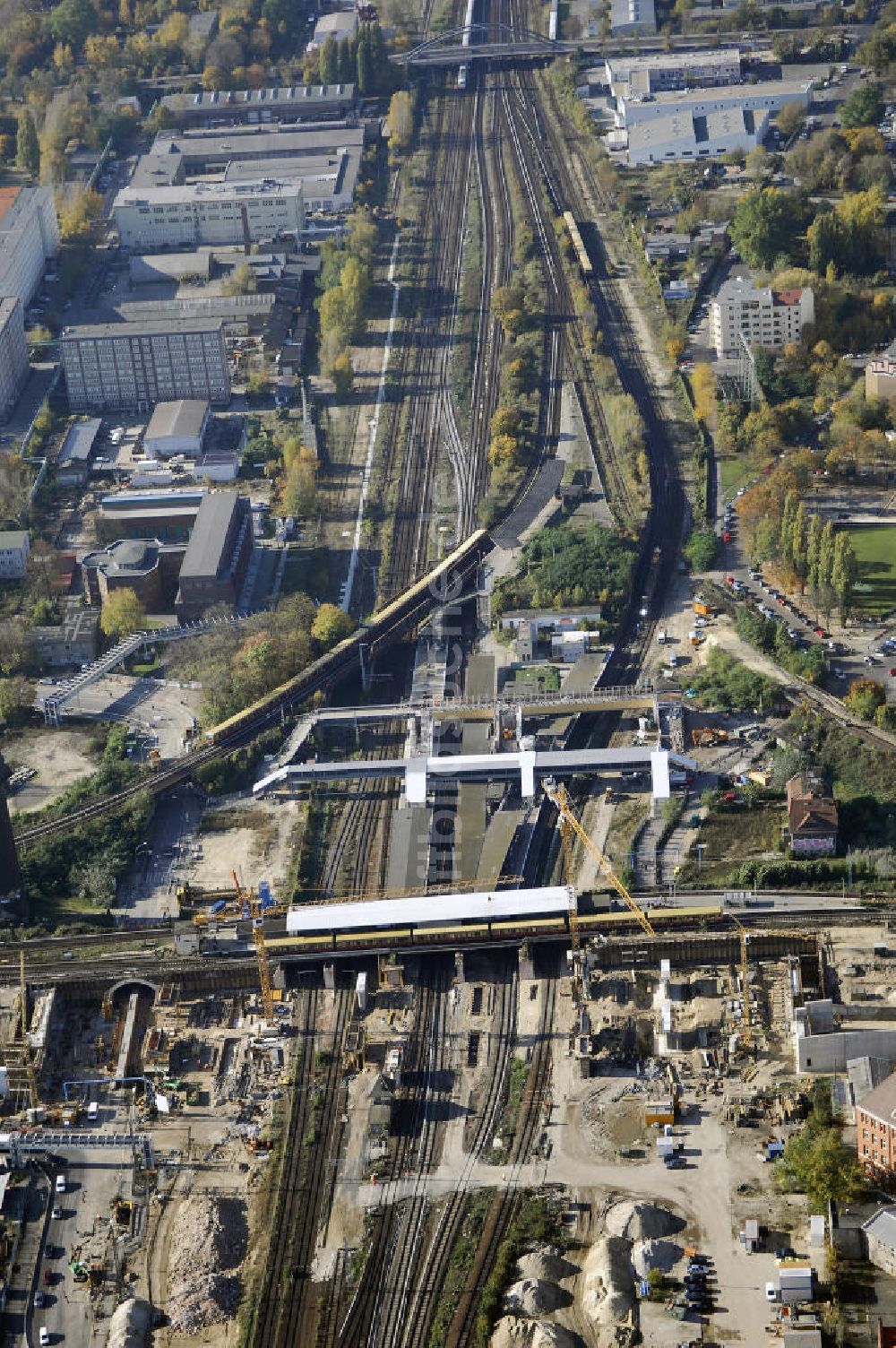 Luftaufnahme Berlin - Um- und Neubau des Berliner S-Bahnhofs Ostkreuz