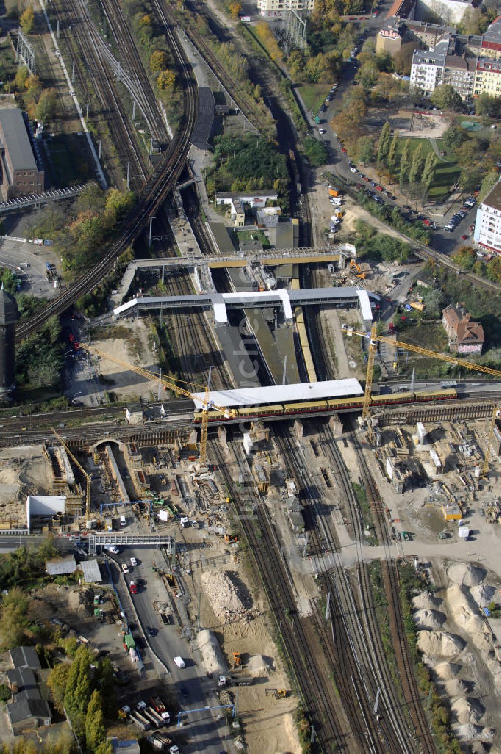 Luftaufnahme Berlin - Um- und Neubau des Berliner S-Bahnhofs Ostkreuz