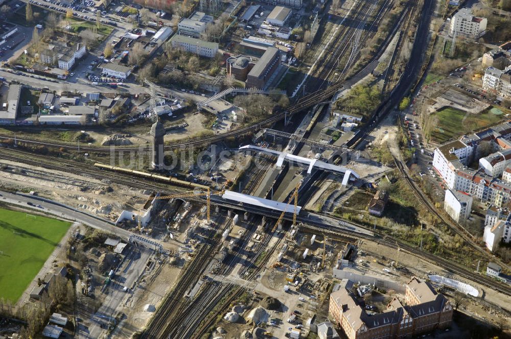 Luftbild Berlin - Um- und Neubau des Berliner S-Bahnhofs Ostkreuz