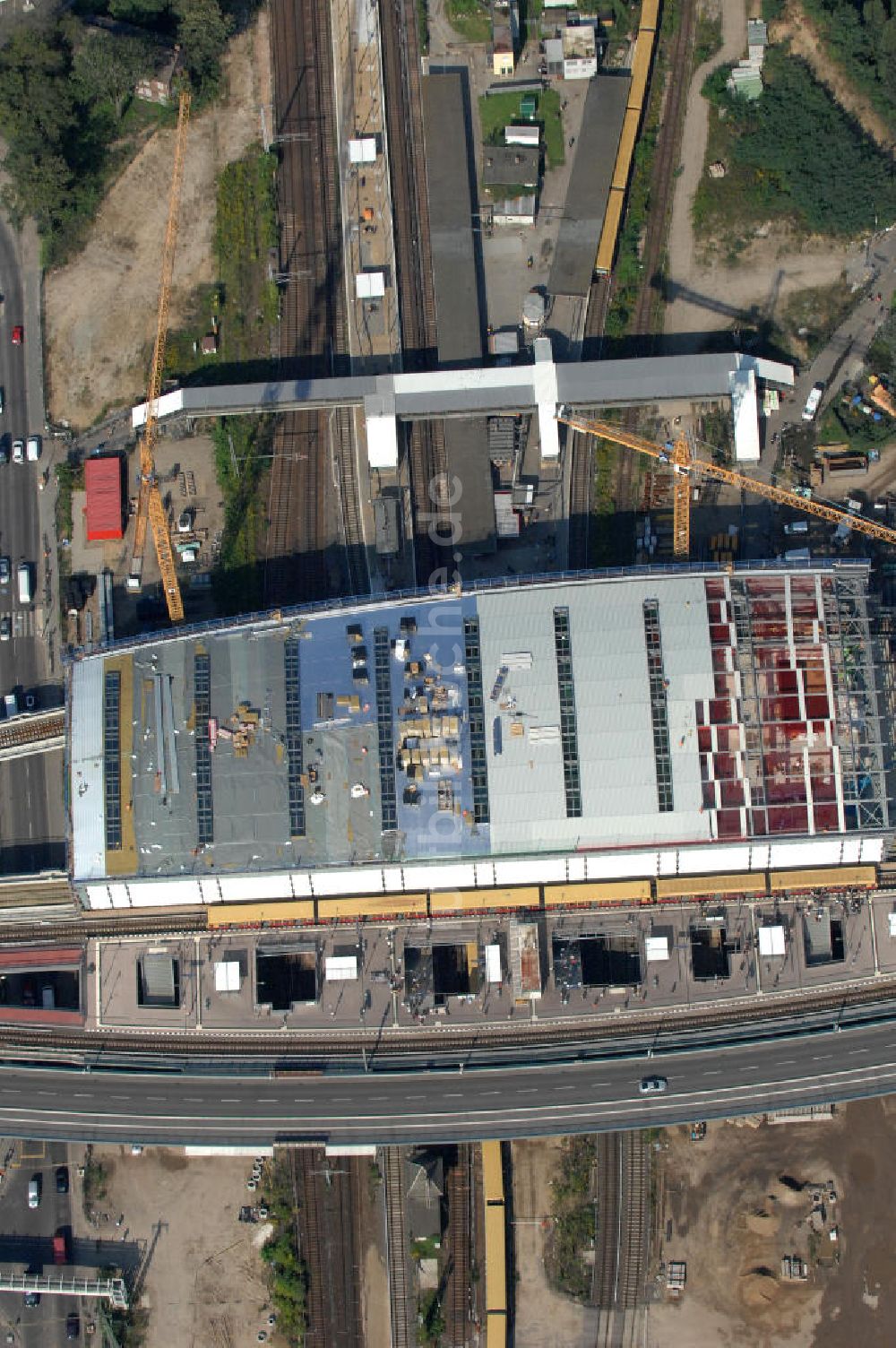 Luftaufnahme Berlin Friedrichshain - Um- und Neubau des Berliner S-Bahnhofs Ostkreuz - Hallendachmontage