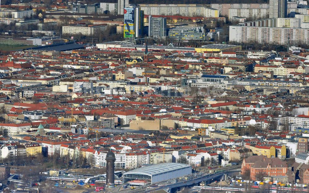 Berlin von oben - Um- und Neubau des Berliner S-Bahnhofs Ostkreuz - Hallendachmontage