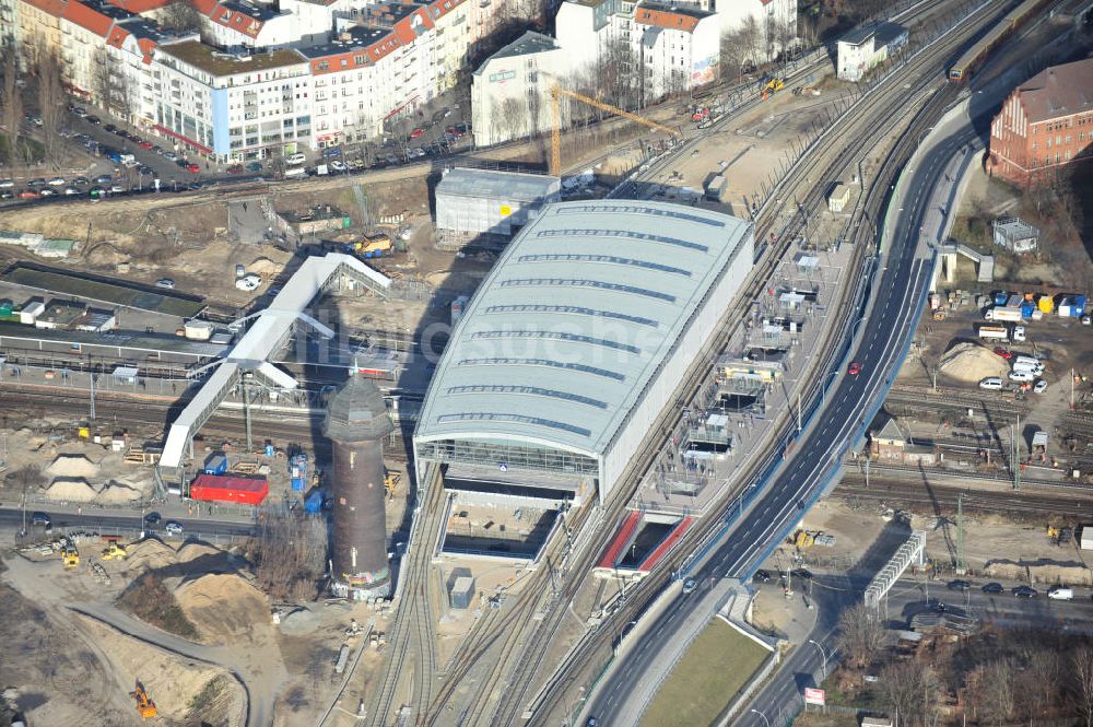 Berlin aus der Vogelperspektive: Um- und Neubau des Berliner S-Bahnhofs Ostkreuz - Hallendachmontage