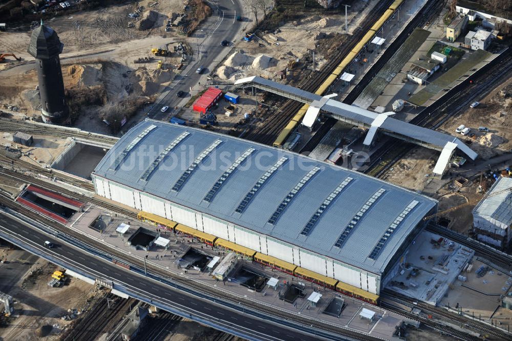 Luftaufnahme Berlin - Um- und Neubau des Berliner S-Bahnhofs Ostkreuz - Hallendachmontage