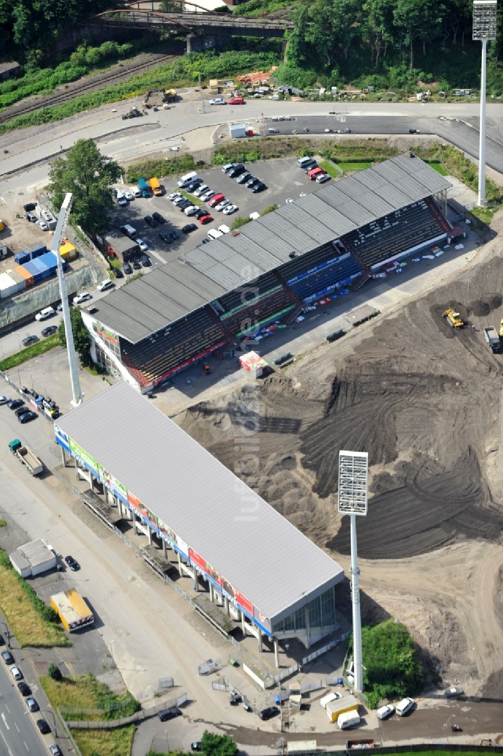 Essen aus der Vogelperspektive: Umbau des Areales am Georg-Melches-Stadion vom Fußballclub Rot-Weiss Essen in der Stadt Essen, Nordrhein-Westfalen