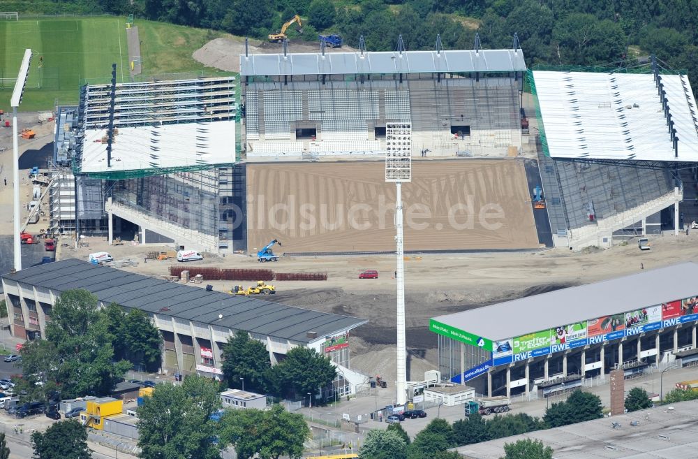 Luftaufnahme Essen - Umbau des Areales am Georg-Melches-Stadion vom Fußballclub Rot-Weiss Essen in der Stadt Essen, Nordrhein-Westfalen