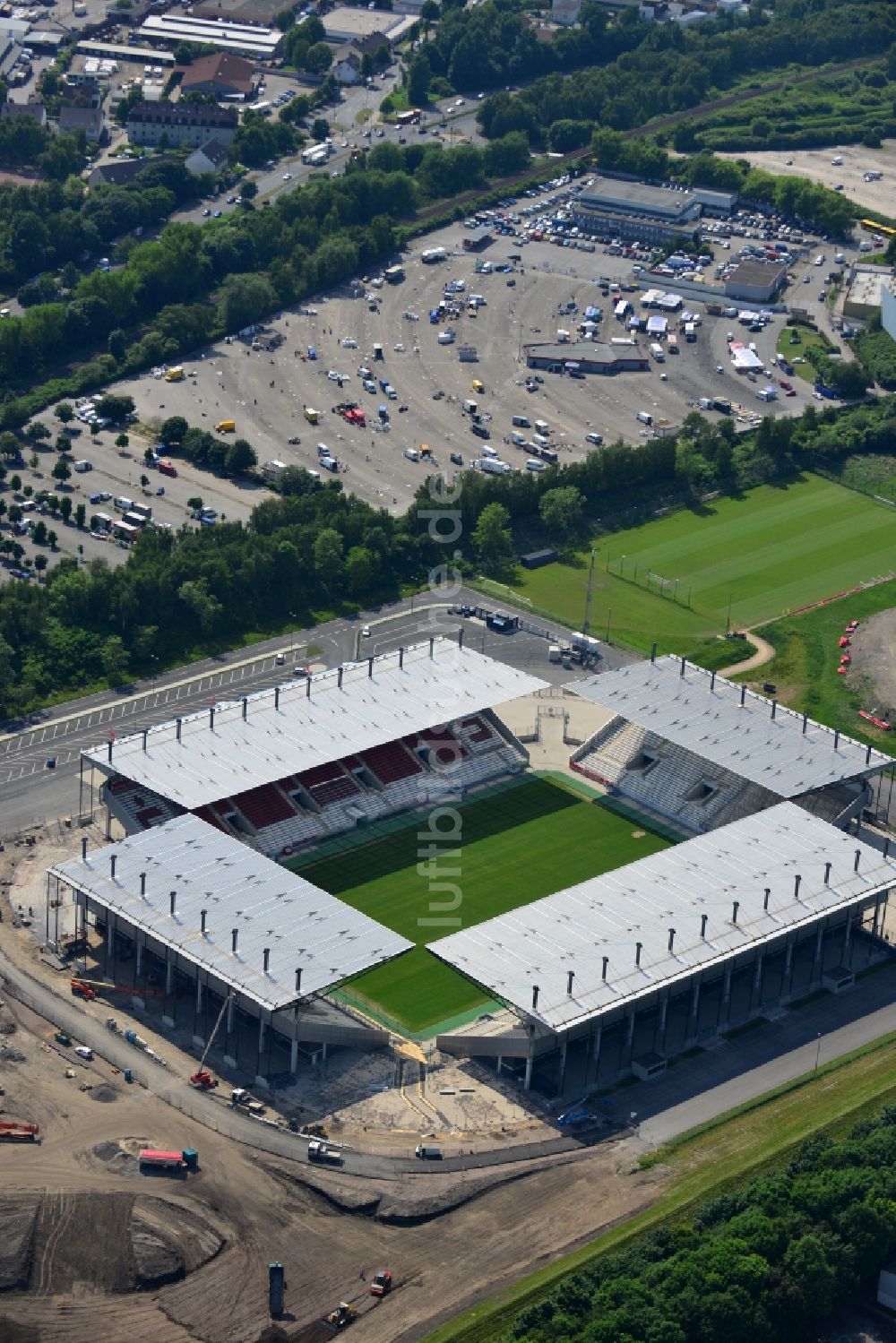 Luftaufnahme Essen - Umbau des Areales am Georg-Melches-Stadion vom Fußballclub Rot-Weiss Essen in der Stadt Essen, Nordrhein-Westfalen