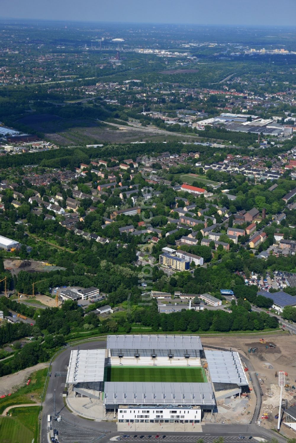 Luftaufnahme Essen - Umbau des Areales am Georg-Melches-Stadion vom Fußballclub Rot-Weiss Essen in der Stadt Essen, Nordrhein-Westfalen