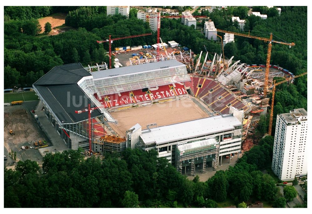 Kaiserslautern aus der Vogelperspektive: Umbau der Arena des Stadion Fritz-Walter-Stadion in Kaiserslautern im Bundesland Rheinland-Pfalz, Deutschland