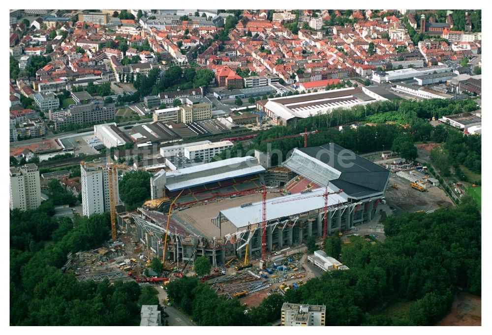 Kaiserslautern aus der Vogelperspektive: Umbau der Arena des Stadion Fritz-Walter-Stadion in Kaiserslautern im Bundesland Rheinland-Pfalz, Deutschland