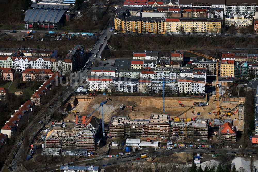 Luftbild Berlin - Umbau und Ausbau des denkmalgeschützten Altbau- Gebäudes am Mariendorfer Weg im Ortsteil Neukölln in Berlin