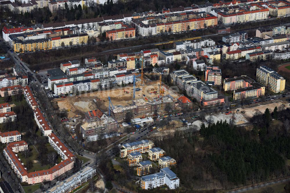 Luftaufnahme Berlin - Umbau und Ausbau des denkmalgeschützten Altbau- Gebäudes am Mariendorfer Weg im Ortsteil Neukölln in Berlin