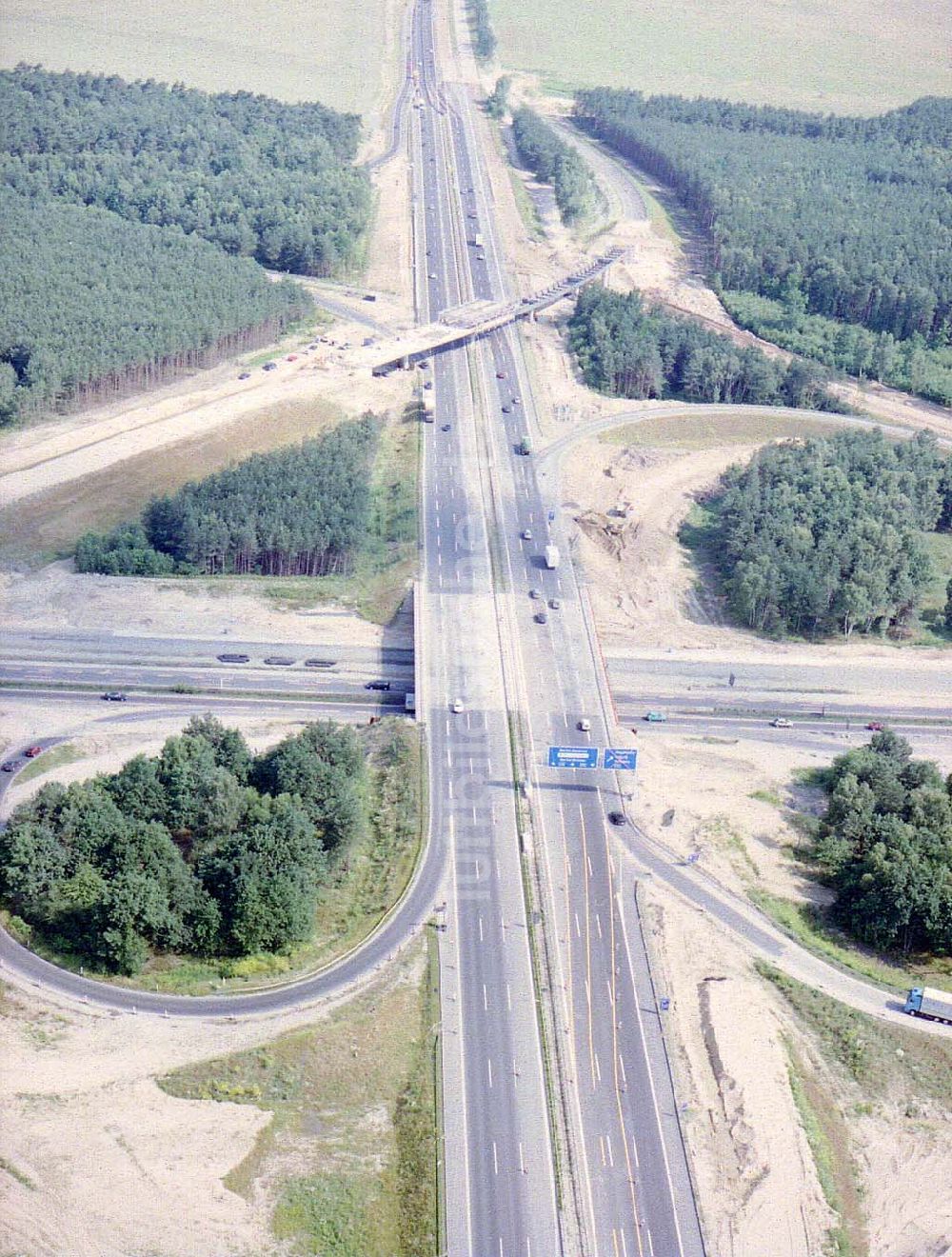 Schönefeld / Brandenburg aus der Vogelperspektive: Umbau des Autobahndreiecks Schönefeld am Berliner Ring in Brandenburg.