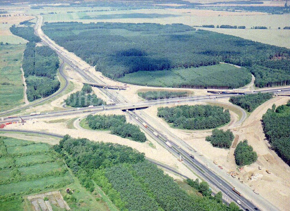 Schönefeld / Brandenburg aus der Vogelperspektive: Umbau des Autobahndreiecks Schönefeld am Berliner Ring in Brandenburg.