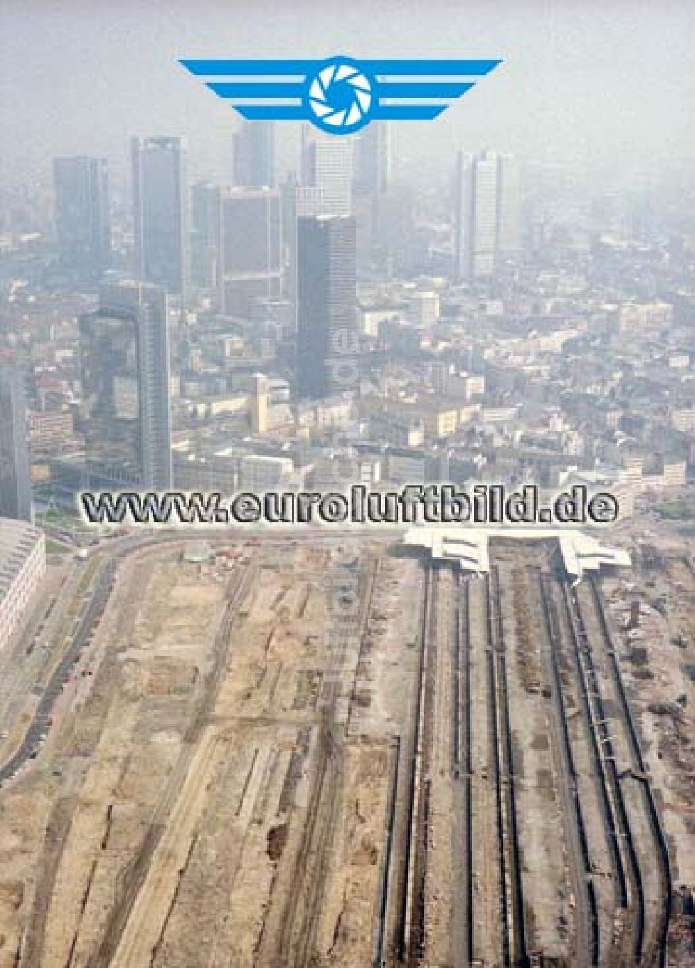 Luftaufnahme Frankfurt am Main - Umbau des Bahngeländes an der City West in Frankfurt / Main.