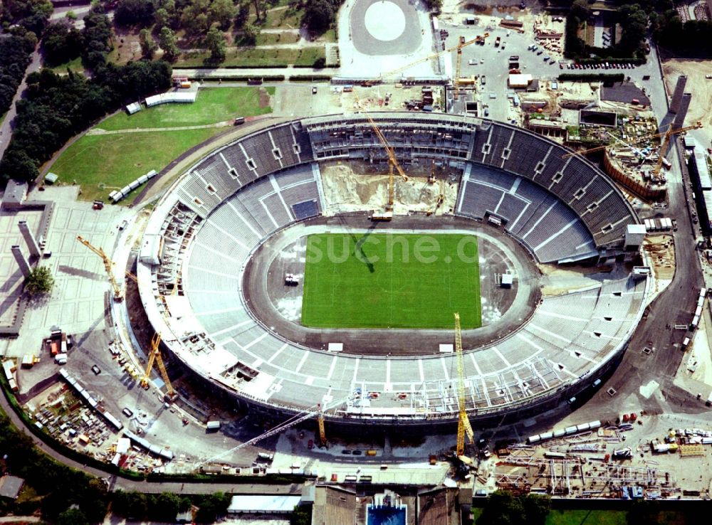 Luftbild Berlin - Umbau- Baustelle am Sportstätten-Gelände des Stadion Olympiastadion am Maifeld im Ortsteil Westend in Berlin, Deutschland