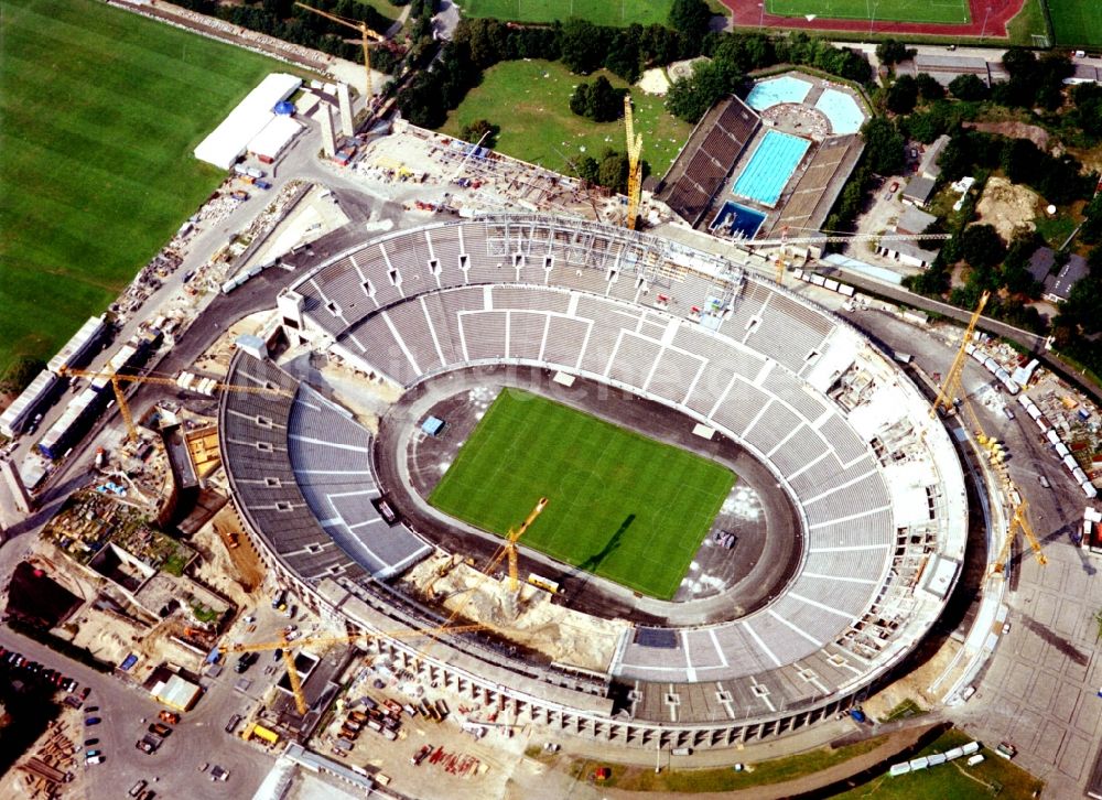 Berlin von oben - Umbau- Baustelle am Sportstätten-Gelände des Stadion Olympiastadion am Maifeld im Ortsteil Westend in Berlin, Deutschland