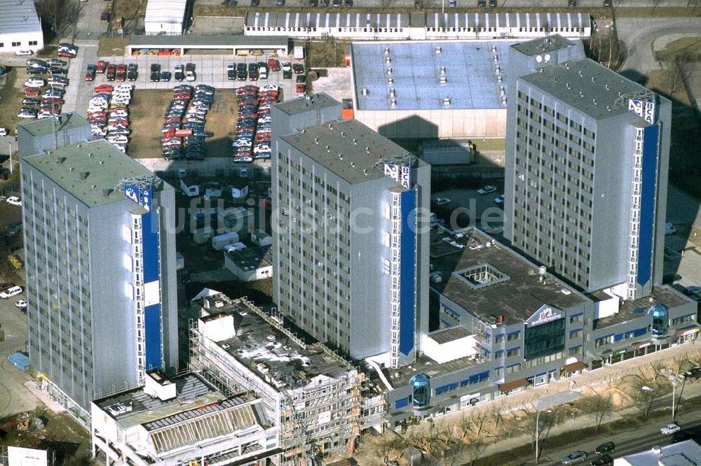 Berlin - Hohenschönhausen von oben - Umbau der BCA-Hotelkette an der Landsberger Allee in Berlin Hohenschönhausen.