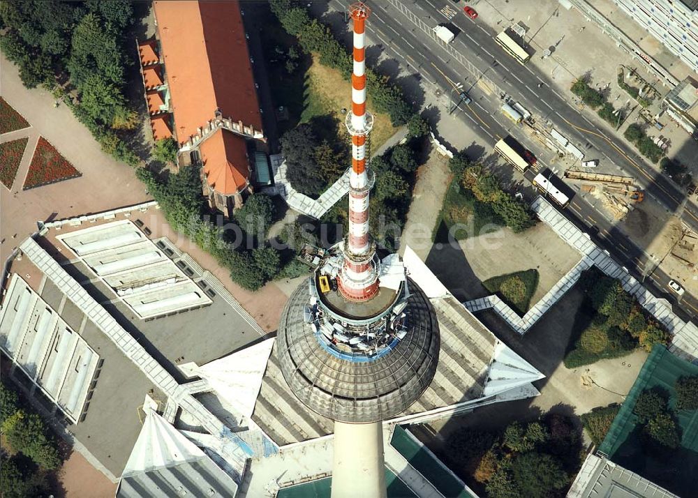 Berlin von oben - Umbau des Berliner Fernsehturmes am Alexanderplatz.