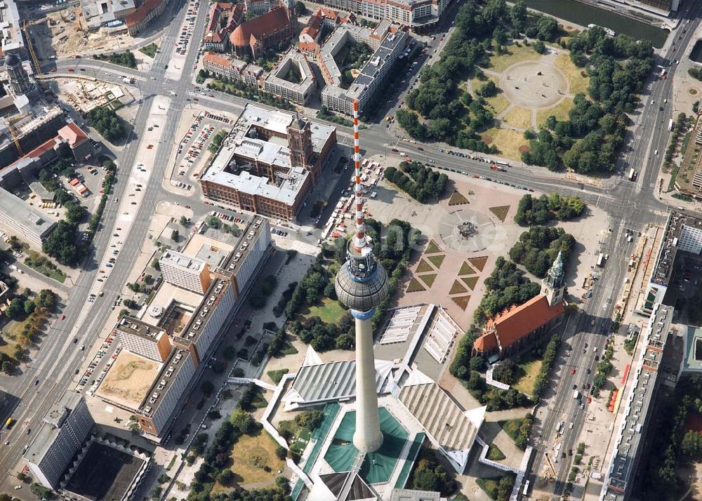 Berlin von oben - Umbau des Berliner Fernsehturmes am Alexanderplatz.