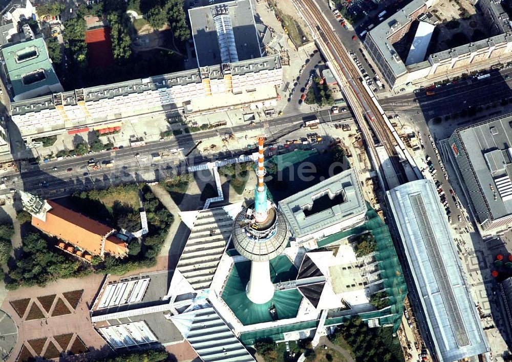 Berlin von oben - Umbau des Berliner Fernsehturmes am Alexanderplatz.