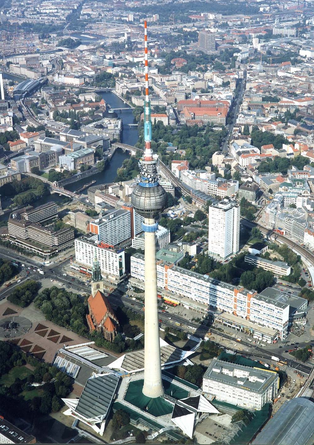 Berlin von oben - Umbau des Berliner Fernsehturmes am Alexanderplatz.