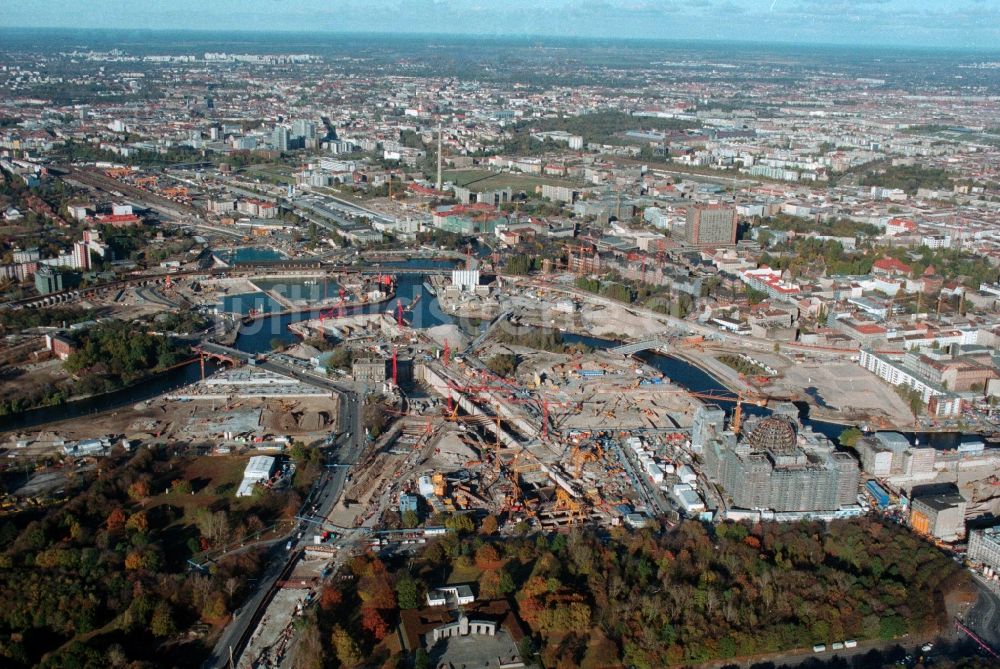 Luftbild Berlin - Umbau des Berliner Regierungsviertels mit dem Reichstag am Spreebogen in Mitte / Tiergarten