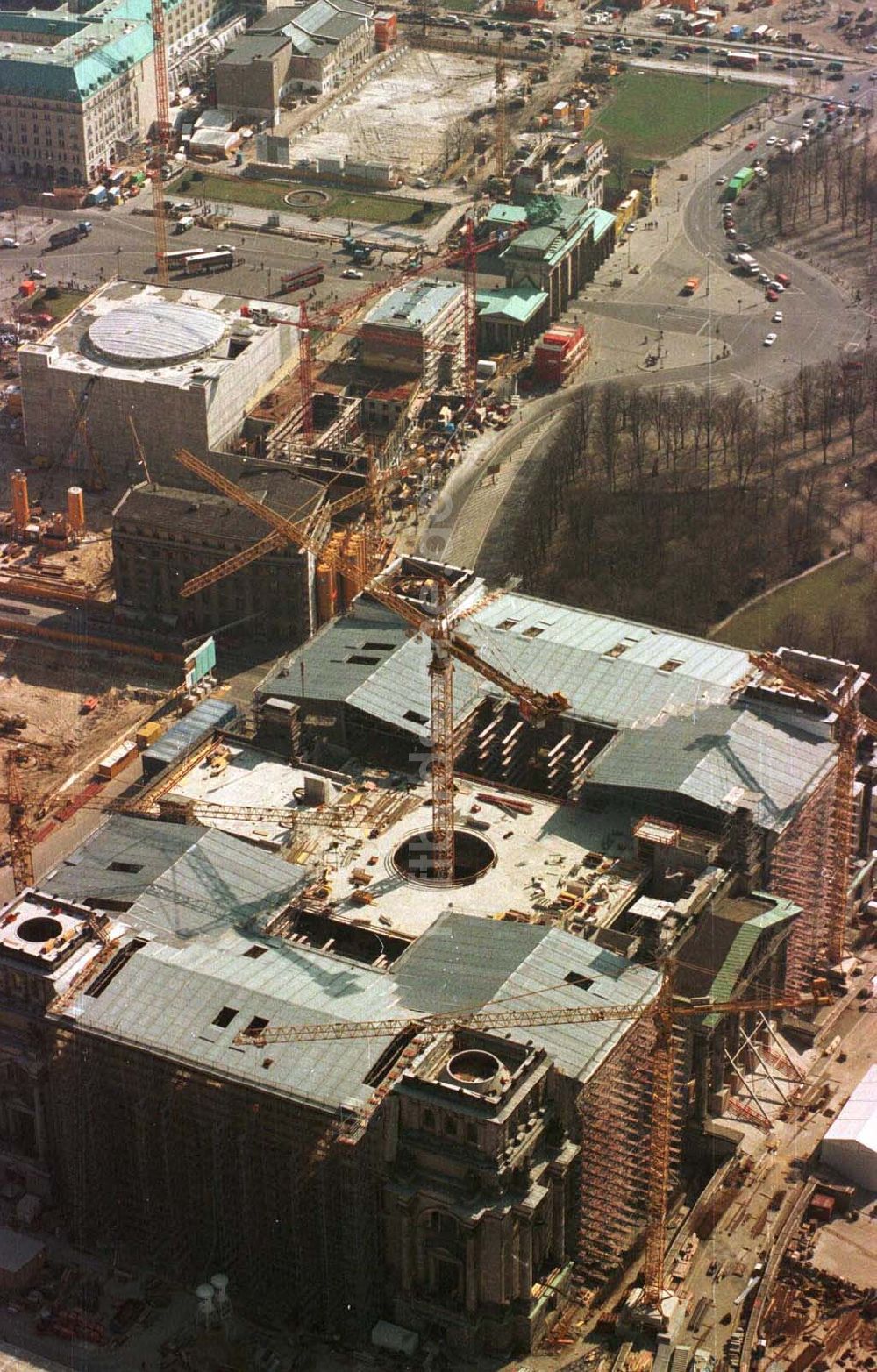 Luftbild Berlin - Umbau des Berliner Reichstages