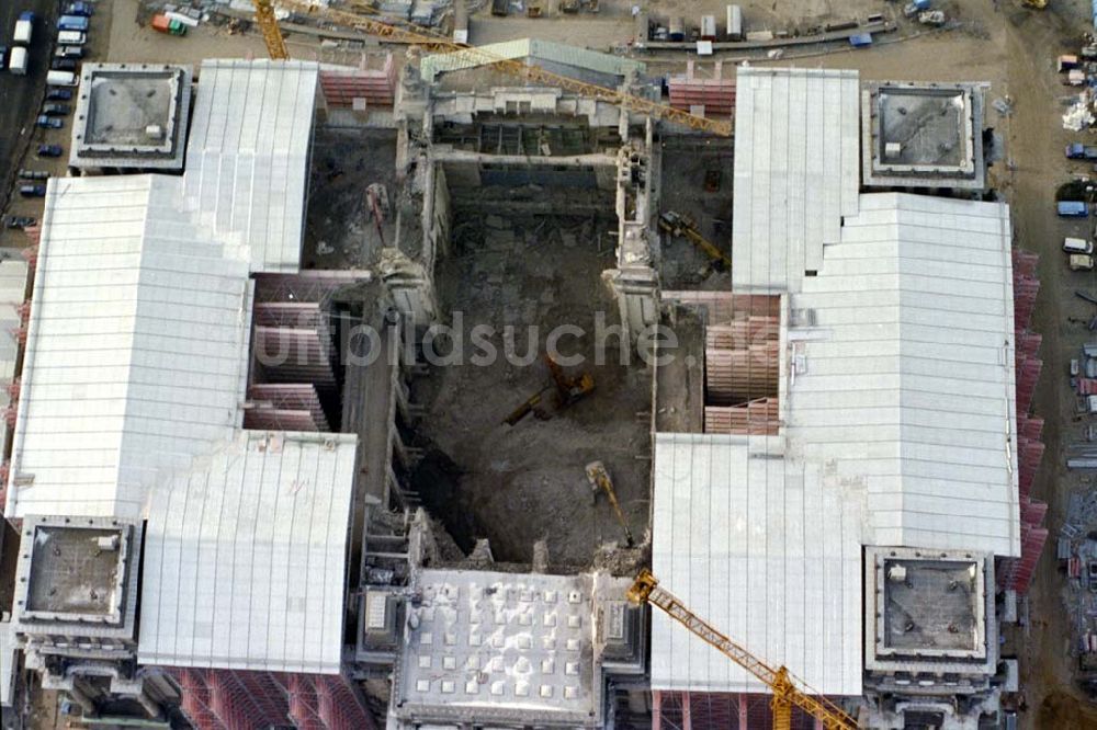 Berlin - TIERGARTEN aus der Vogelperspektive: Umbau des Berliner Reichstages in Berlin-Tiergarten. 1995