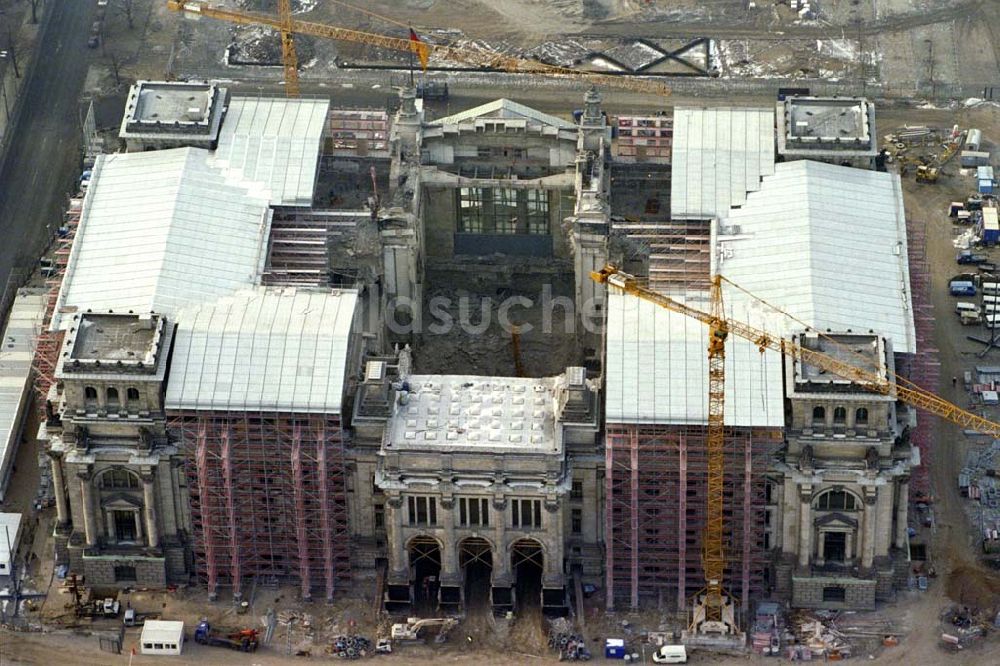 Luftaufnahme Berlin - TIERGARTEN - Umbau des Berliner Reichstages in Berlin-Tiergarten. 1995