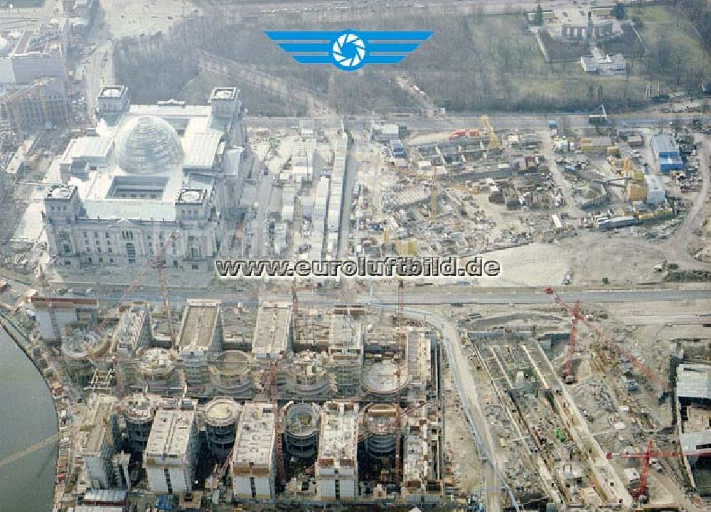 Luftaufnahme Berlin - Tiergarten - Umbau des Berliner Reichstages und des Spreebogens in Berlin-Tiergarten.