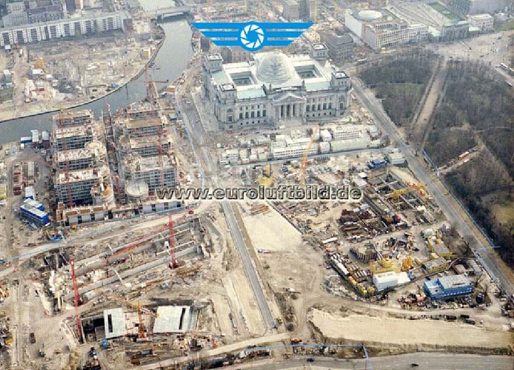 Berlin - Tiergarten aus der Vogelperspektive: Umbau des Berliner Reichstages und des Spreebogens in Berlin-Tiergarten.