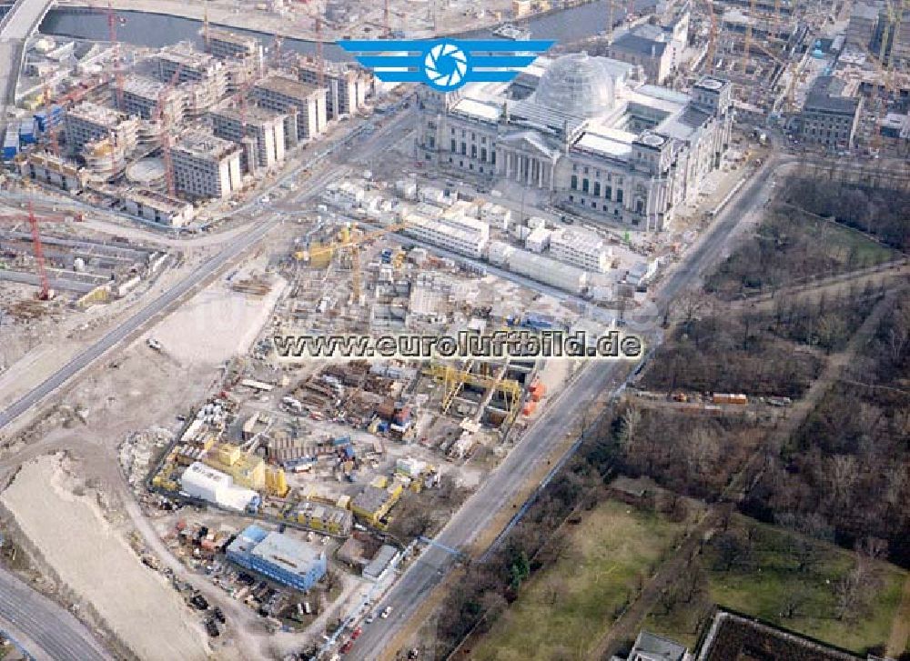 Berlin - Tiergarten aus der Vogelperspektive: Umbau des Berliner Reichstages und des Spreebogens in Berlin-Tiergarten.