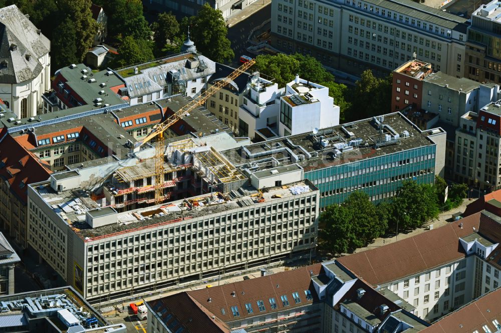 Berlin aus der Vogelperspektive: Umbau eines Büro- und Geschäftshauses in Berlin, Deutschland