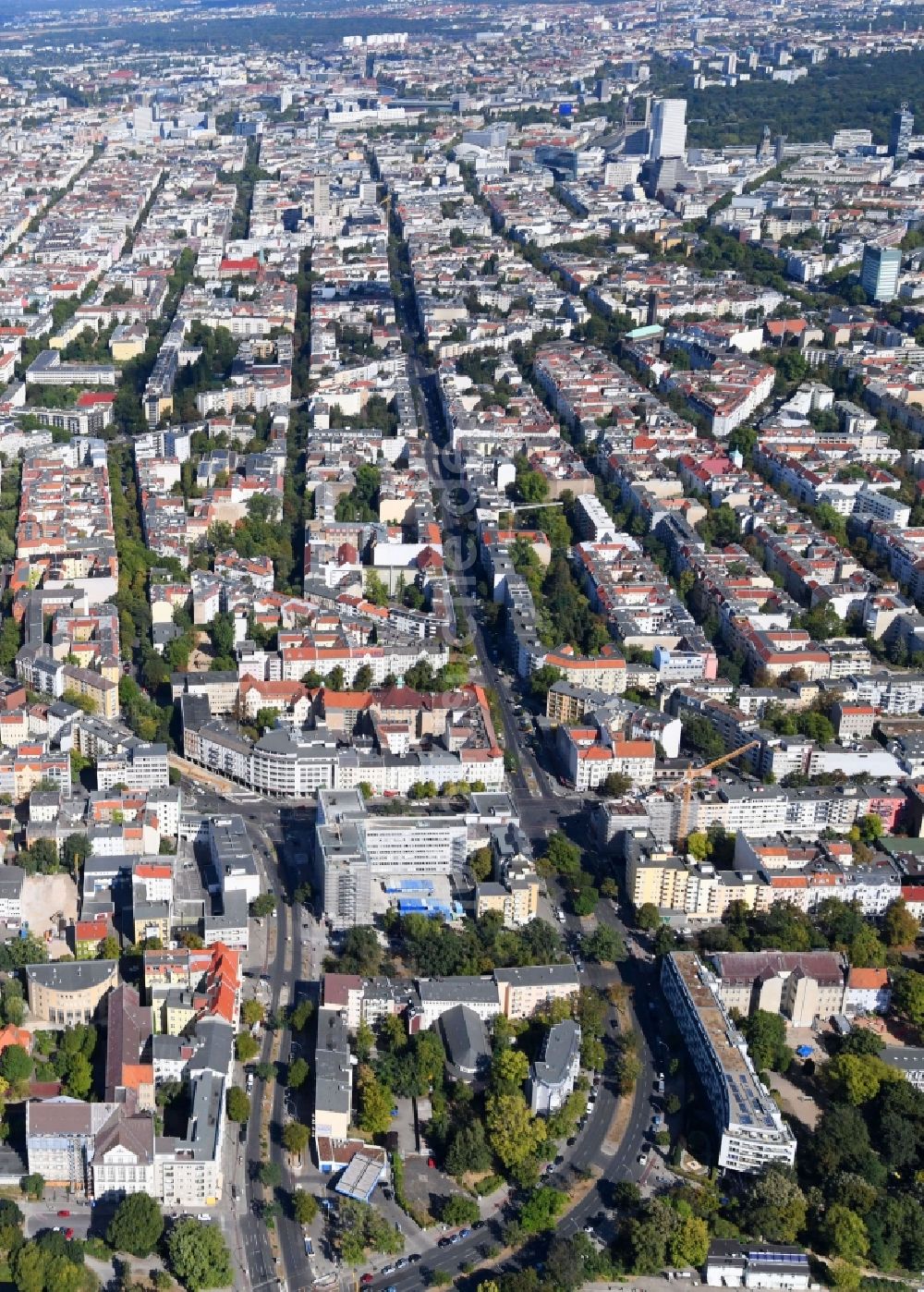 Berlin von oben - Umbau eines Büro- und Geschäftshauses an der Blissestraße im Ortsteil Wilmersdorf in Berlin, Deutschland