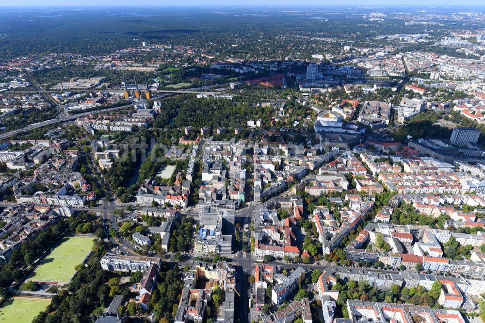 Luftbild Berlin - Umbau eines Büro- und Geschäftshauses an der Blissestraße im Ortsteil Wilmersdorf in Berlin, Deutschland