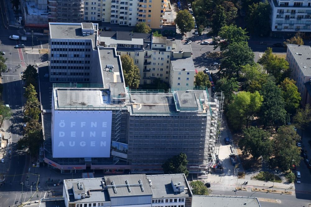 Luftaufnahme Berlin - Umbau eines Büro- und Geschäftshauses an der Blissestraße im Ortsteil Wilmersdorf in Berlin, Deutschland