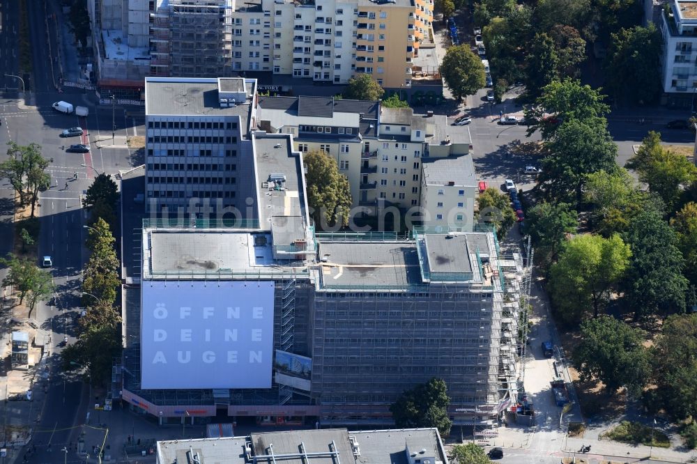 Berlin von oben - Umbau eines Büro- und Geschäftshauses an der Blissestraße im Ortsteil Wilmersdorf in Berlin, Deutschland