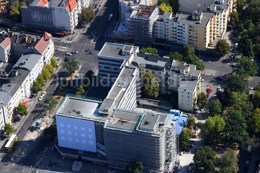 Berlin aus der Vogelperspektive: Umbau eines Büro- und Geschäftshauses an der Blissestraße im Ortsteil Wilmersdorf in Berlin, Deutschland