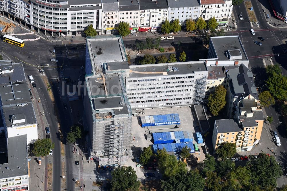 Berlin von oben - Umbau eines Büro- und Geschäftshauses an der Blissestraße im Ortsteil Wilmersdorf in Berlin, Deutschland