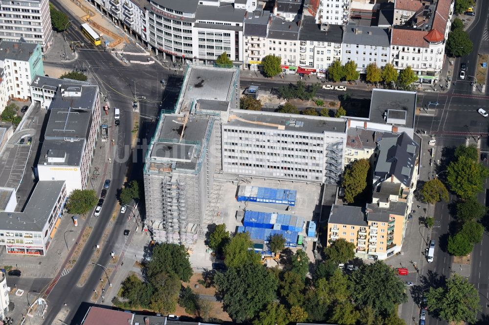 Berlin aus der Vogelperspektive: Umbau eines Büro- und Geschäftshauses an der Blissestraße im Ortsteil Wilmersdorf in Berlin, Deutschland