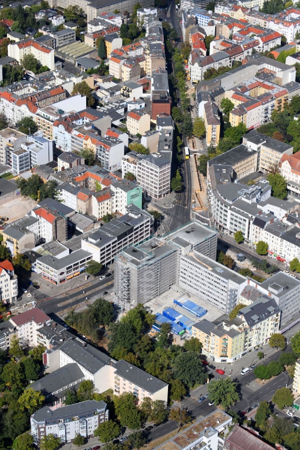 Berlin von oben - Umbau eines Büro- und Geschäftshauses an der Blissestraße im Ortsteil Wilmersdorf in Berlin, Deutschland