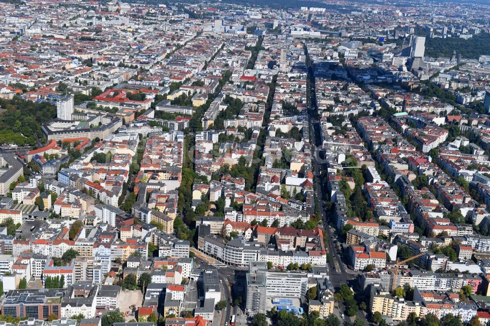 Berlin von oben - Umbau eines Büro- und Geschäftshauses an der Blissestraße im Ortsteil Wilmersdorf in Berlin, Deutschland