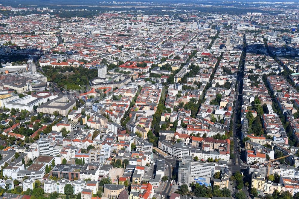 Berlin aus der Vogelperspektive: Umbau eines Büro- und Geschäftshauses an der Blissestraße im Ortsteil Wilmersdorf in Berlin, Deutschland