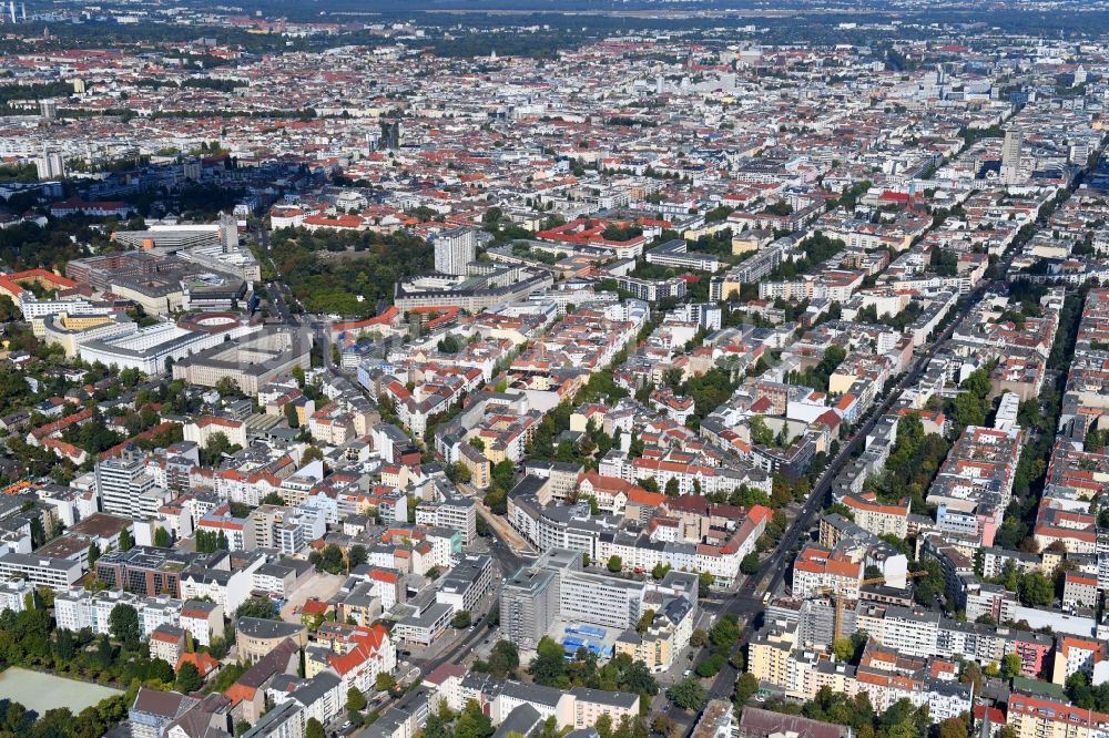 Luftaufnahme Berlin - Umbau eines Büro- und Geschäftshauses an der Blissestraße im Ortsteil Wilmersdorf in Berlin, Deutschland