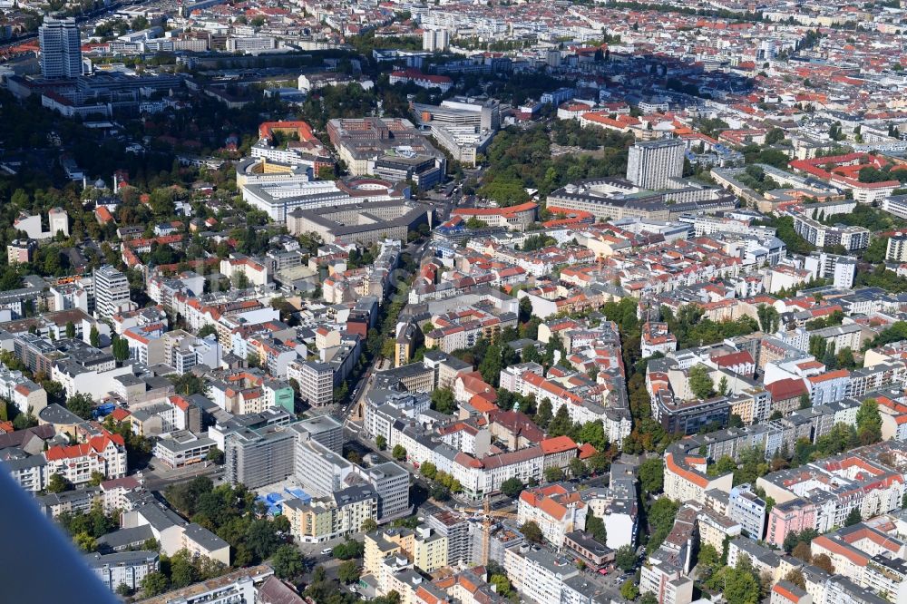 Berlin aus der Vogelperspektive: Umbau eines Büro- und Geschäftshauses an der Blissestraße im Ortsteil Wilmersdorf in Berlin, Deutschland