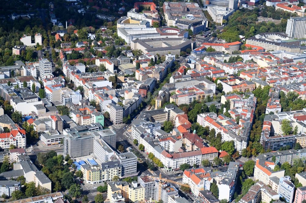 Luftbild Berlin - Umbau eines Büro- und Geschäftshauses an der Blissestraße im Ortsteil Wilmersdorf in Berlin, Deutschland