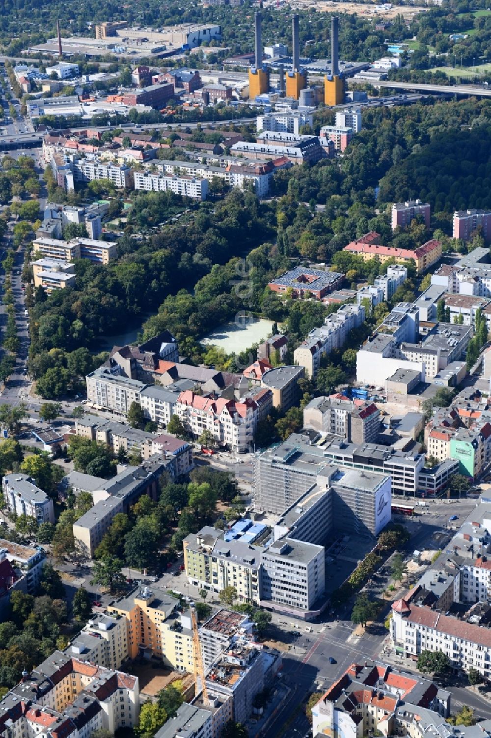 Luftaufnahme Berlin - Umbau eines Büro- und Geschäftshauses an der Blissestraße im Ortsteil Wilmersdorf in Berlin, Deutschland