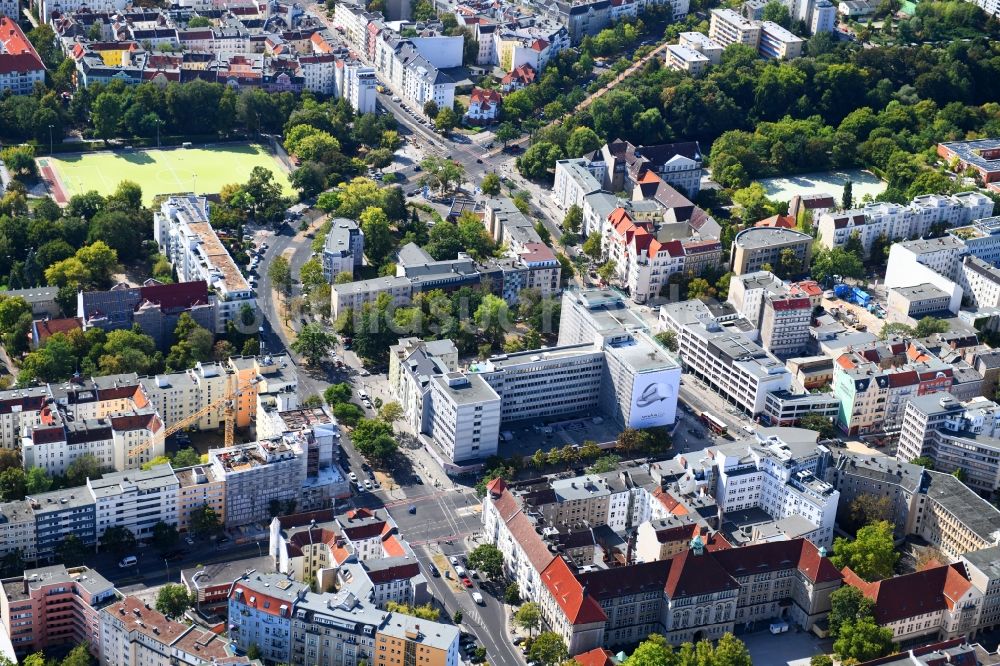 Berlin von oben - Umbau eines Büro- und Geschäftshauses an der Blissestraße im Ortsteil Wilmersdorf in Berlin, Deutschland